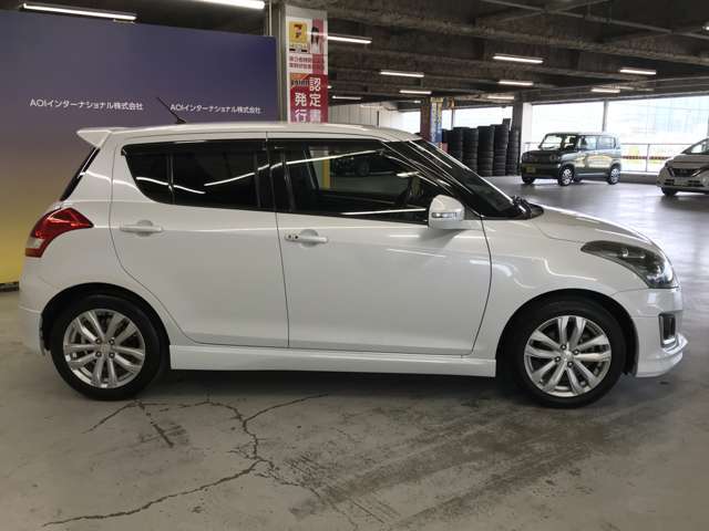 エンジンルーム、室内、クリーニング済みです。厳選したお車を屋内展示場にて展示中☆車両品質には自信がございます！ぜひ一度ご来店ください！！