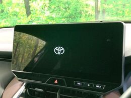 【12.3インチワイドナビ】高級感とインパクトのある大型ワイドナビを装備。各種オーディオ操作はもちろん、横長ワイド画面でのマップ2分割表示など、利便性も高いナビです♪