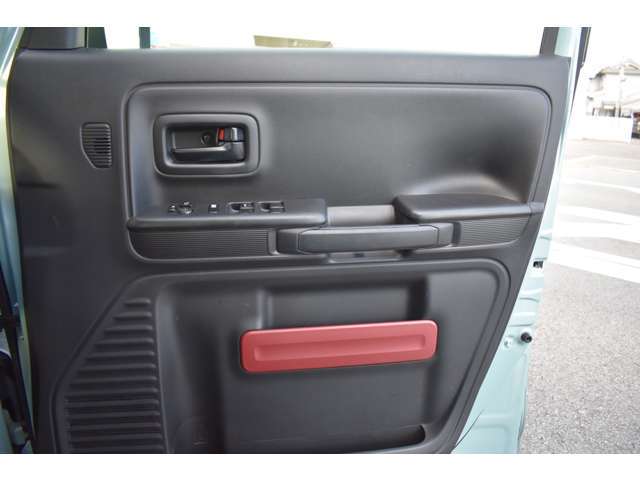 ■運転席側のドアパネルも綺麗です■