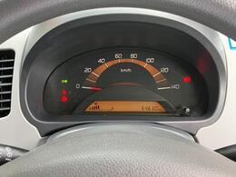 メーターパネルはオレンジ色の計器類が確認し易いシンプルなメーターパネルを採用！