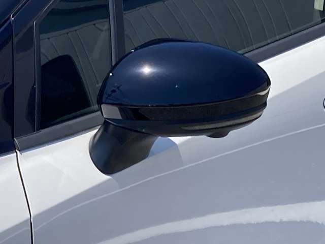 ウィンカードアミラー☆ライトの点滅で対向車、歩行者などに曲がることを知らせることができるので安心・安全につながりますね♪
