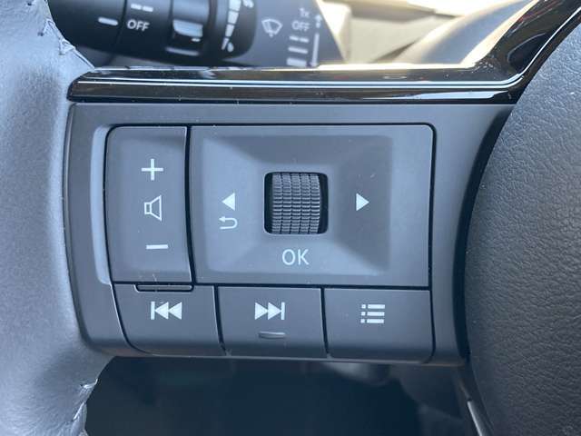 手元でナビの音量調整等が出来るのでナビの操作によるわき見運転を防止することが出来ます。