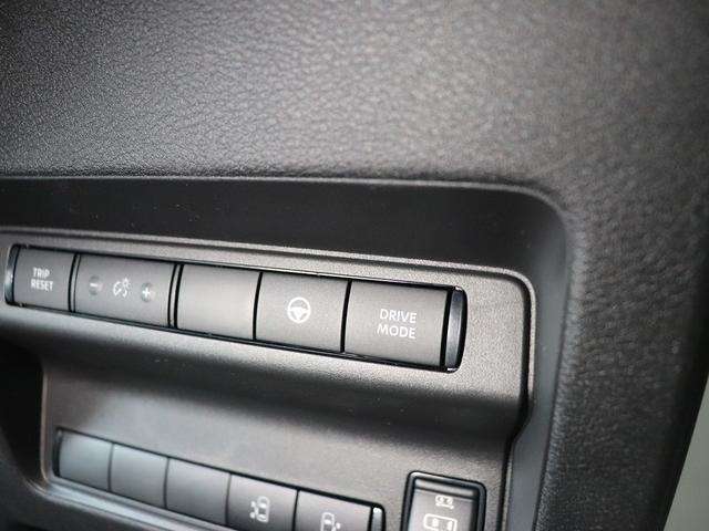ドライブモードの変更やステアリングヒーターもボタン一つで簡単に行えます！