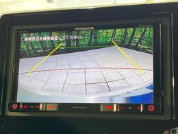 【バックカメラ】駐車時に後方がリアルタイム映像で確認できます。大型商業施設や立体駐車場での駐車時や、夜間のバック時に大活躍！運転スキルに関わらず、今や必須となった装備のひとつです！