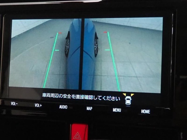 パノラミックビューモニター付きです。車両を上から見たような映像をディスプレイオーディオ画面に表示。運転席からの目視だけでは見にくい、車両周辺の状況をリアルタイムでしっかり確認できます。