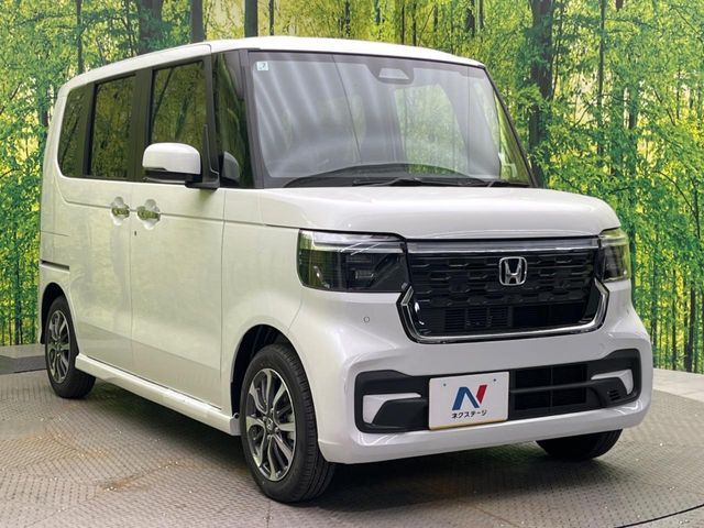 大好評のボディコーティング「弾スプラッシュコート」もご納車までに施工可能。通常のガラスコートと異なる、耐久年数6年の無機質ガラスコーティングが、ボディをキレイな状態に保ってくれます。