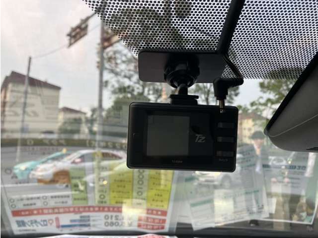 トヨタ認定中古車です！トヨタ認定中古車とは、トヨタが定める厳しい基準をクリアし、まるまるクリン＋保証＋車の状態がわかる車両検査証明書の3つがセットされたとても安心なお車です♪