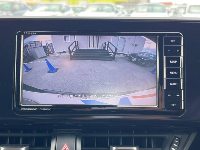 【バックカメラ】駐車時に後方がリアルタイム映像で確認できます。大型商業施設や立体駐車場での駐車時や、夜間のバック時に大活躍！運転スキルに関わらず、今や必須となった装備のひとつです！