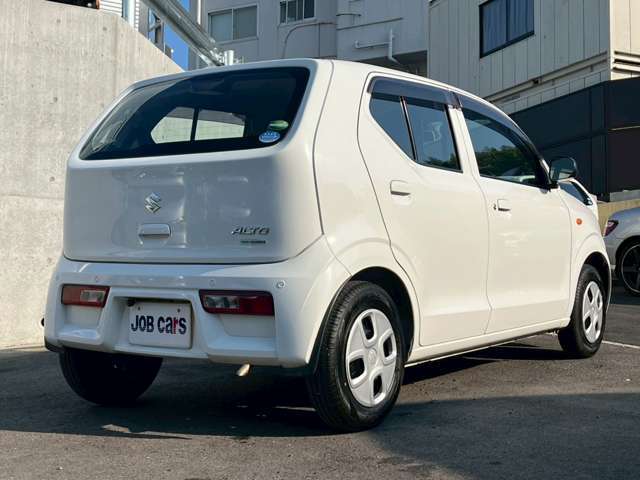 乗用車からトラック、バスまで多彩な車種を扱っております。気になるお車やお探しのお車がございましたら、一度ご連絡ください。