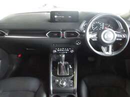 ご納車後も安心なプレミアム保証をご提案いたします。ナビや電装品、エアコンなども含めた600項目の充実した保証内容と安心のロードサービス付帯でサポートいたします。詳細はお尋ねください。