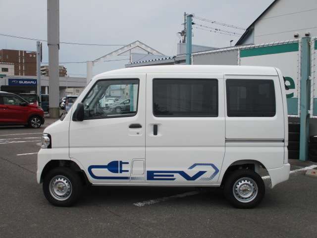 両側スライドドア付きです。荷物の積み下ろしに便利です。
