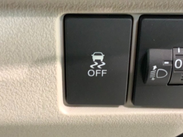 横滑り防止装置がついています。いざという時に安心ですね。