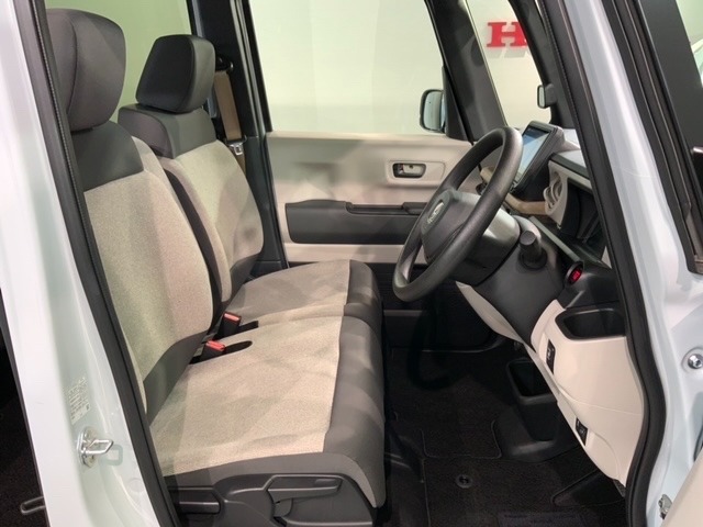 シートは厚めのクッションですのでゆったり座れますよ。