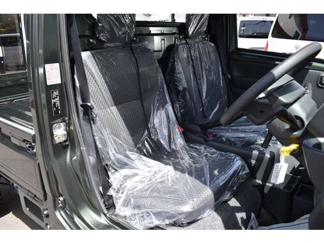 納車の際にはコーティングをおすすめしております。カスタムかーに最適なコーティングプランを提案させて頂き、いつまでもカッコ良くお乗り頂けます！ホイールやヘッドライトもコーティング可能です！