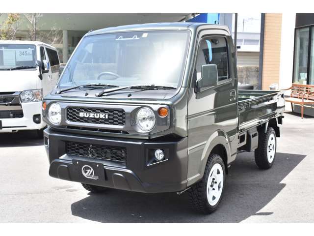 ※SUZUKIロゴクラシックグリルはプラス14,500円のオプションです※40mmリフトアップと165/60タイヤの組み合わせで純正よりも5cm程度車高が上がっており、遊びに仕事にガンガン使える軽トラ！