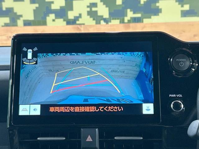 【バックカメラ】駐車時に後方がリアルタイム映像で確認できます。大型商業施設や立体駐車場での駐車時や、夜間のバック時に大活躍！運転スキルに関わらず、今や必須となった装備のひとつです！