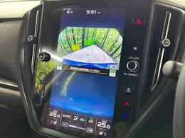 【バックカメラ】駐車時に後方がリアルタイム映像で確認できます。大型商業施設や立体駐車場での駐車時や、夜間のバック時に大活躍！運転スキルに関わらず、今や必須となった装備のひとつです！