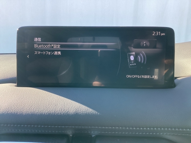 Bluetooth付き。お持ちのスマホに連動していただきお車を通して電話や音楽をお使いいただく事が出来、大変便利です☆