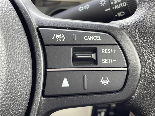 【　クルーズコントロール　】高速道路で便利な機能です！アクセルを離しても一定速度で走行ができる装備です！加速減速もスイッチ操作でOKです！