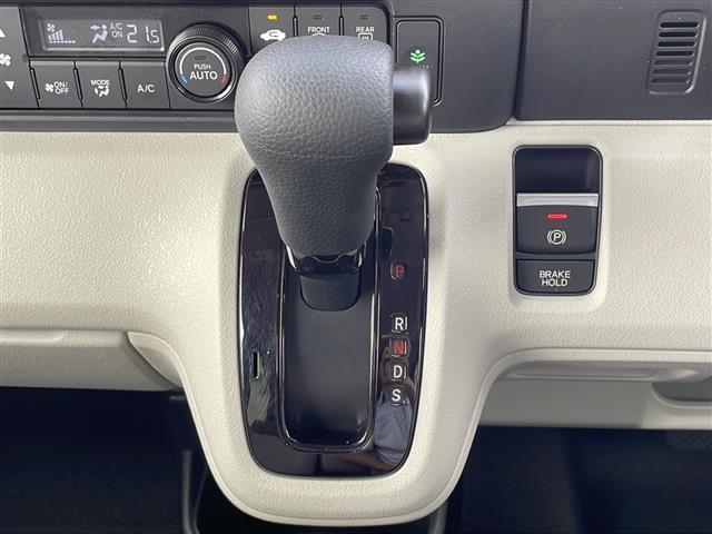 【　シフト　】スムーズなシフトチェンジで快適にお車を操縦していただけます！