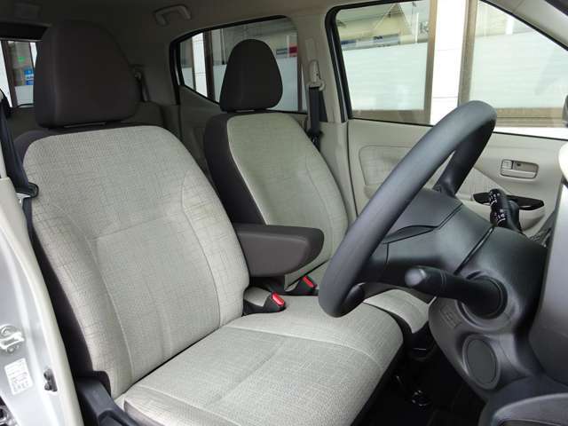 【運転席】最適なドライビングポジションで操作性を向上！長時間運転の疲れを軽減します。