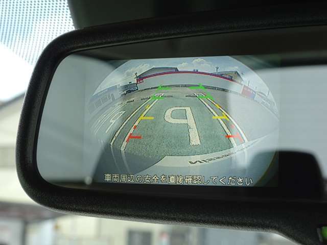 【バックモニター】車をバックさせる際に後方の様子をカーナビのモニターで確認。バック駐車を安全にスムーズに行うことができます！