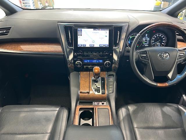 4WD/クルーズコントロール/トヨタセーフティーセンス/メカOP純正SDナビ/フルセグTV/シートメモリー/シートヒーター/ハンドルヒーター/電動リアゲート/ウォークスルー/Bluetooth接続