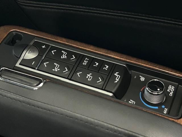 パワーシートとは電動モーターで調整可能なシートのことです。 装備されているシートによって調整可能な箇所が異なり標準的なものは6way（6方向）となっています。