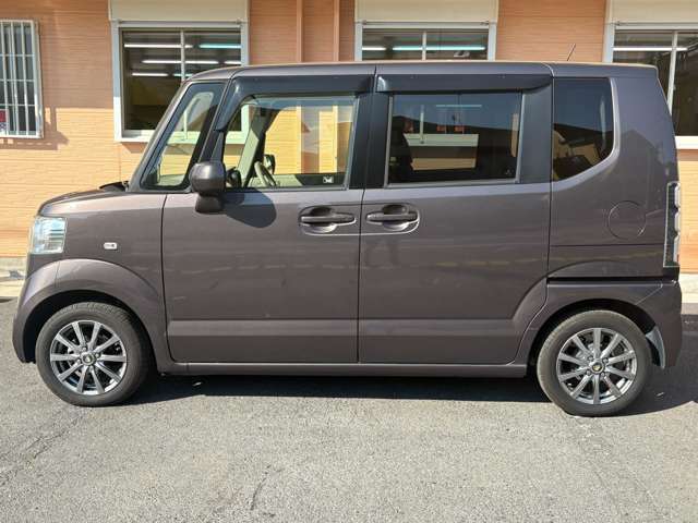 当店では、全てのお車を専用の機械を使って磨き仕上げを行います♪ご納車時はツヤもありピカピカの状態です♪最後に撥水コートもかけるので雨の日が楽しみになります♪