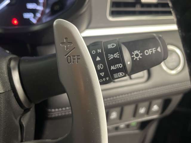 【運転席操作部】『運転席周辺の装備』の画像になります。快適なドライブを楽しむための機能が装備されています！運転席から触れるので使いやすいです！