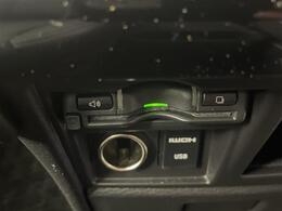 【ETC】有料道路を利用する際に料金所で停止することなく通過できる、ETC車載器（ノンストップ自動料金収受システム機器）が装備されています。セットアップを行うことで利用可能になります。