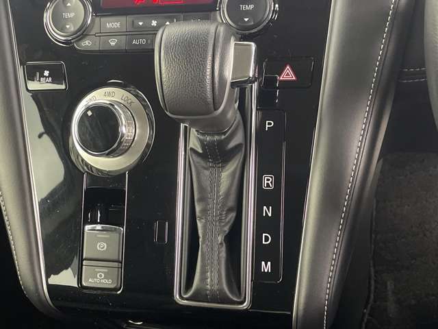 【シフトレバー】『シフトレバー』の画像になります。写真の内容に関してご不明点、ご質問等がございましたらお気軽にガリバー店舗までお問い合わせください。