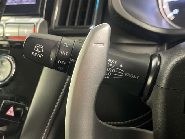 【運転席操作部】『運転席周辺の装備』の画像になります。快適なドライブを楽しむための機能が装備されています！運転席から触れるので使いやすいです！