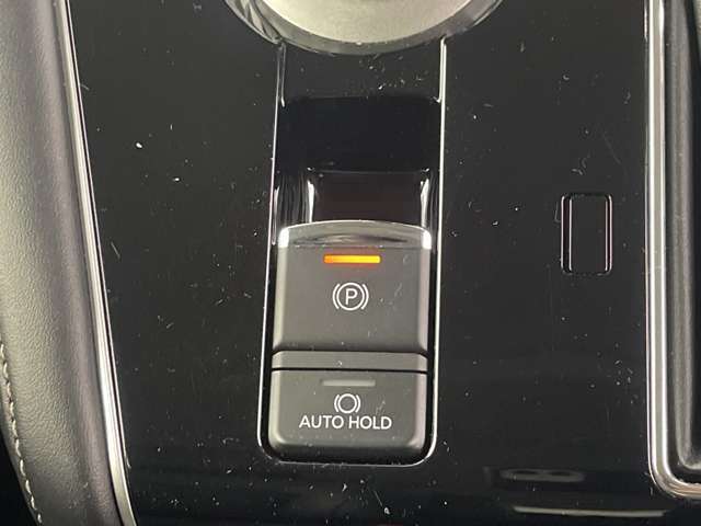 【運転席操作部】『運転席周辺の装備』の画像になります。快適なドライブを楽しむための機能が装備されています！運転席から触れるので使いやすいです！