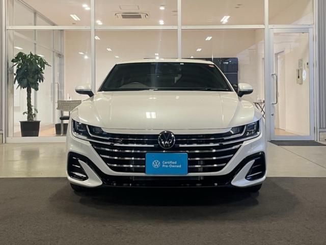 ドイツ車はフロントマスクに特徴がございます。一目でArteonと分かるデザインです。