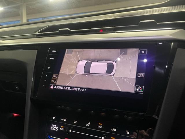 4台のカメラにより、車両を上空から見下ろしている様な画像をディスプレイに表示。