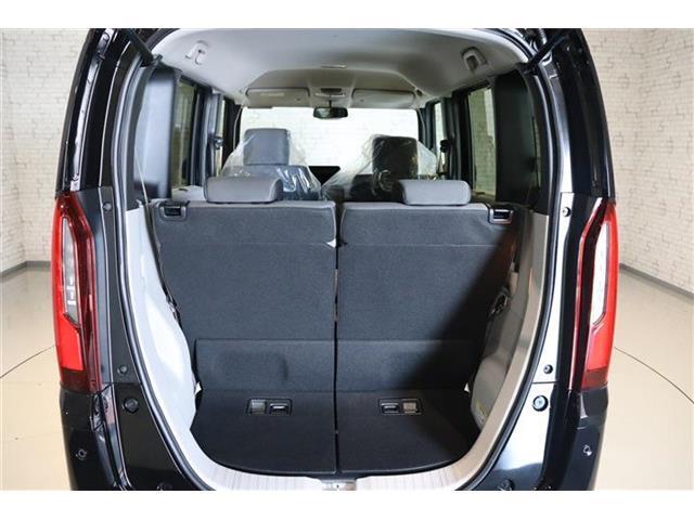 こんなに広い荷室が出来ますよ！背の高い荷物も積めます。リアシートとトランクが繋がっているので、長尺ものでも収納がOK！買い物等で重宝しますよ！