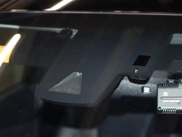 車両・歩行者も検知してくれる安全装備を搭載