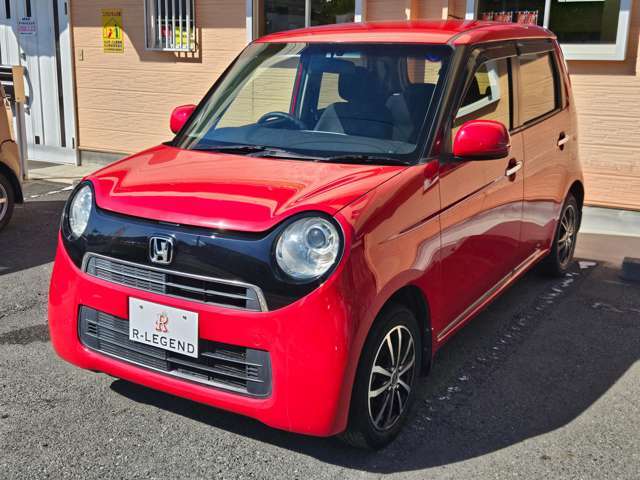 外装色はプレミアムディープロッソ・パール【R81】になります♪鮮やかなレッドカラーで品があり人気のカラーです♪