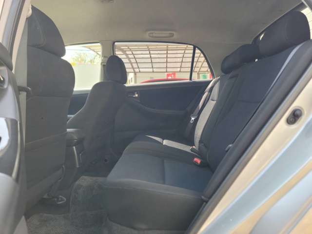 リアシートは使用感も少なくキレイな状態が保たれています！！