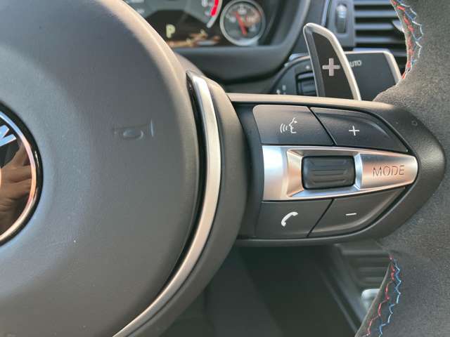 BMW Premium Selection 2年間走行距離無制限保証、安心もBMWクオリティ。BMWメカニックによる360度チェックの納車前点検。交換基準に達した部品があれば、BMW純正部品だけを使用し整備した後にお引渡しします。