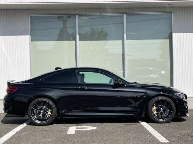オリジナル・サービスもついたBMW自動車保険も取り扱っております。BMW自動車保険にご加入いただくと、万一のトラブルを24時間365日サポートするエマージェンシー・サービスの〈プレミアム〉をご利用いただけます。