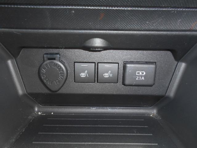 運転席と助手席にシートヒーターが装備されています！