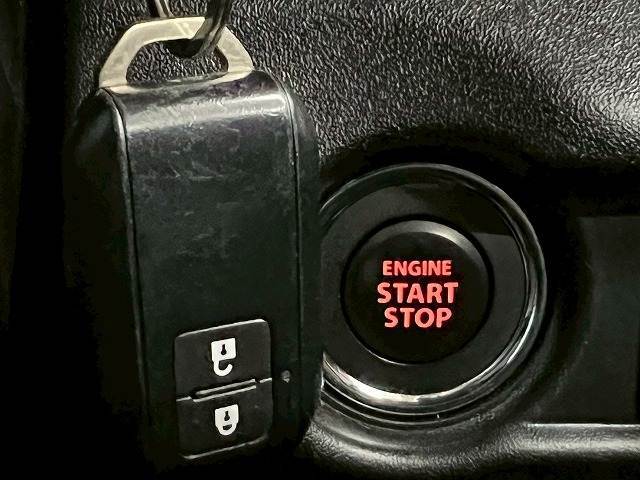 車内へのアクセス楽々、今や必須アイテムの「スマートキー」には、キー複製防止「イモビライザー」まで備わっております。