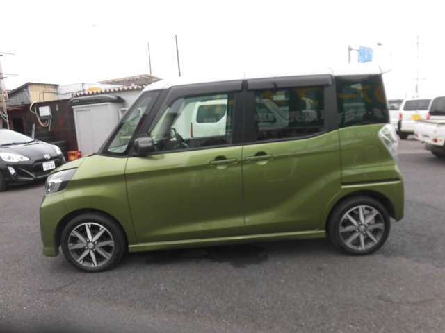 両側パワースライドドア