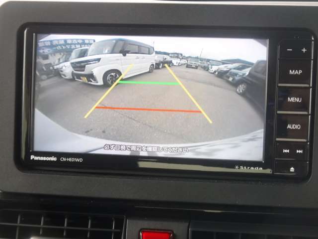 バックモニターが付いているので車庫入れ等らくらくです♪