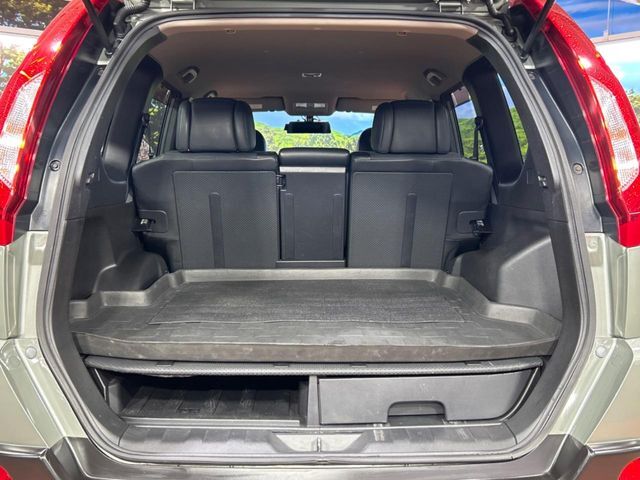 積み下ろしのしやすいデッキにはたっぷりと荷物を積み込んでいただけます。遊びから仕事まで、様々なシーンで頼れます♪