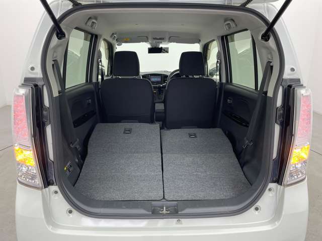 【シートアレンジ】乗せる人数、荷物によってシートをアレンジすれば、ダンボールなどの大きい荷物や、釣り具などの長尺物も載せられそうですね！