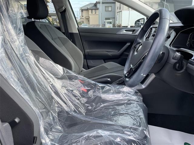 【運転席】座り心地が良いシートなので長時間の運転でも快適にお過ごしいただけます。新品のフロアマットのご注文も可能です。掲載箇所以外にご希望の写真がございましたらお気軽にお問い合わせ下さい。