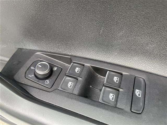 【窓操作部】軽い力で、窓を開けたり閉めたりすることができます！掲載箇所以外にご希望の写真がございましたら、お気軽にお問い合わせ下さい！メールや郵送でお送りさせていただきます。